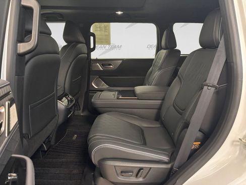 Used 2026 INFINITI QX80 Autograph w/ Premium Cargo Package AWD/4WD image 12