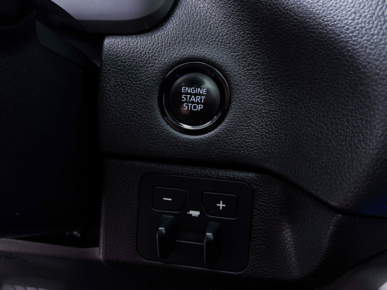Used 2025 Toyota Tundra Limited AWD/4WD image 29