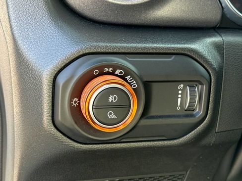 Used 2023 Jeep Gladiator Mojave AWD/4WD image 25