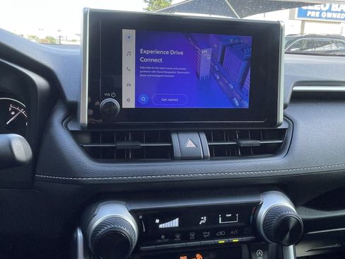 Used 2025 Toyota RAV4 LE FWD image 27