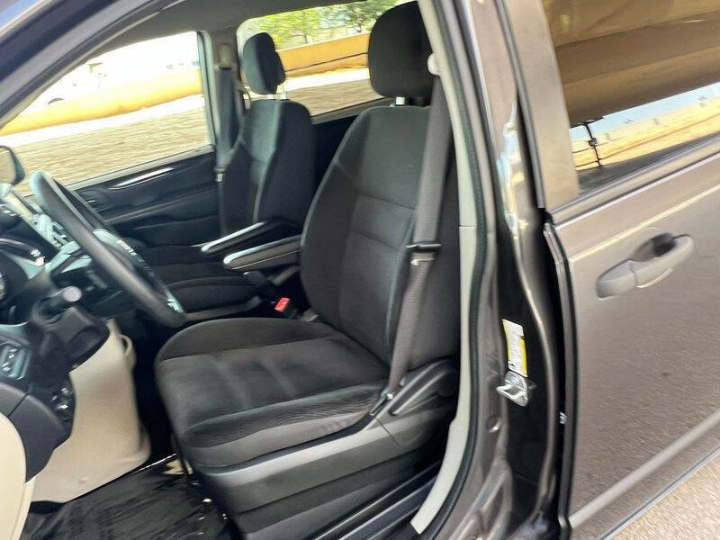 Used 2019 Dodge Grand Caravan SE w/ UConnect Hands-Free Group FWD image 17