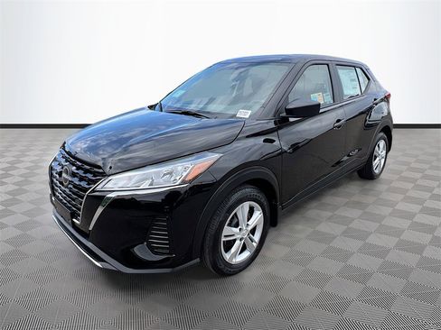 New 2025 Nissan Kicks Play S image 3