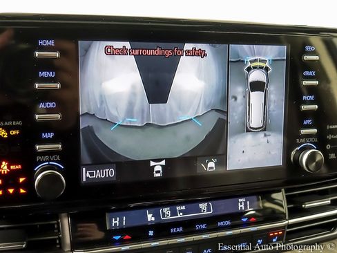 Used 2023 Toyota Sienna Platinum image 19