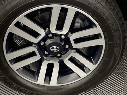 Used 2022 Toyota 4Runner Limited image 27