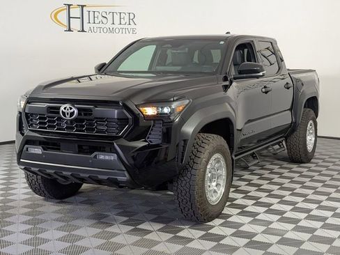 Used 2025 Toyota Tacoma TRD Off-Road w/ TRD Off Road Premium Package AWD/4WD image 4