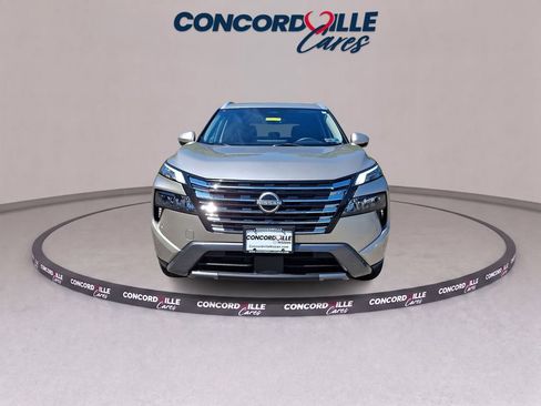 Used 2024 Nissan Rogue SL AWD/4WD image 2