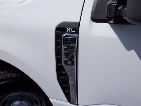 Used 2024 Ford F250 XL image 21