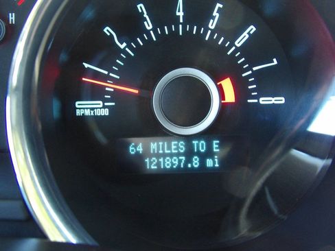 Used 2013 Ford Mustang V6 2dr Convertible image 30