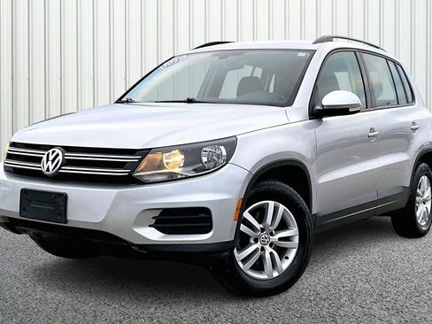 Used 2017 Volkswagen Tiguan S image 3