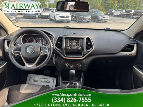 Used 2017 Jeep Cherokee Sport FWD image 14