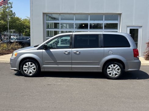 Used 2014 Dodge Grand Caravan SE w/ Quick Order Package 29E SE FWD image 2
