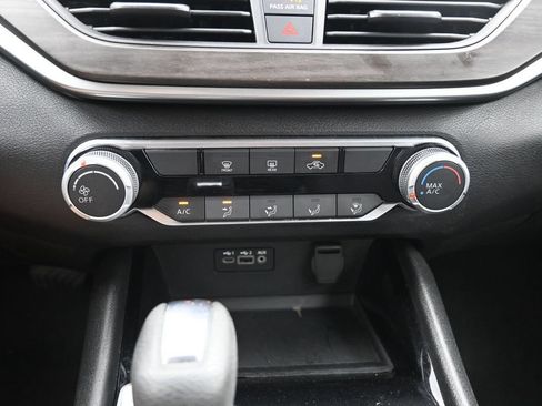 Certified 2024 Nissan Altima 2.5 SV FWD image 17