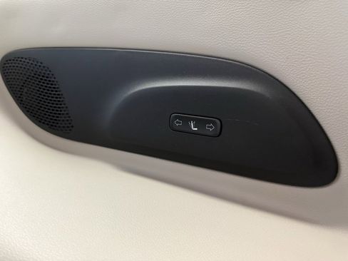 Used 2020 Chrysler Pacifica Limited w/ 8-pass Seating Package image 51