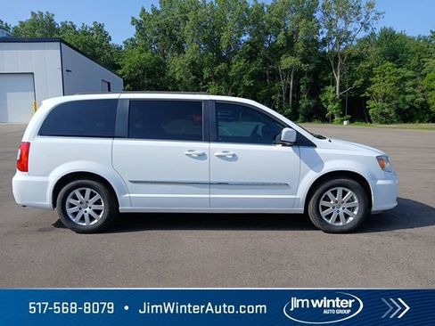 Used 2015 Chrysler Town & Country Touring FWD image 7