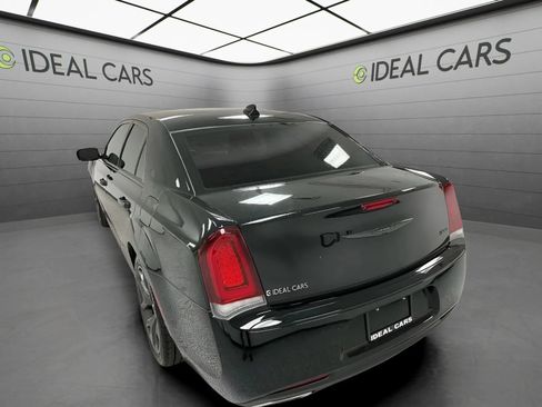 Used 2022 Chrysler 300 Touring w/ Sport Appearance Package RWD image 7