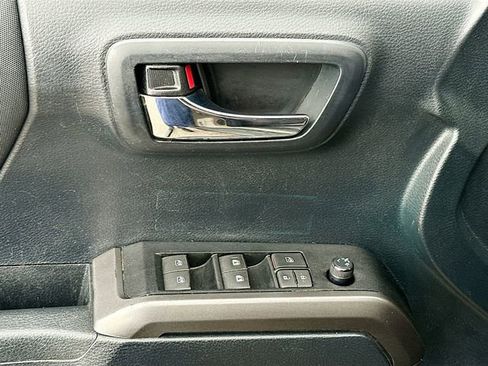Used 2019 Toyota Tacoma TRD Off-Road AWD/4WD image 19