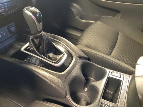 Used 2020 Nissan Rogue SV FWD image 26