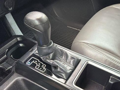 Used 2020 Toyota Tacoma SR AWD/4WD image 28