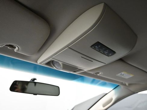 Used 2016 Dodge Grand Caravan SXT image 18