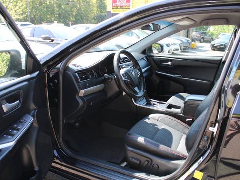 Used 2015 Toyota Camry SE FWD image 21