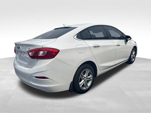 Used 2018 Chevrolet Cruze LT FWD image 10
