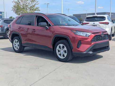 Used 2019 Toyota RAV4 LE w/ Carpet Mat Package FWD image 4