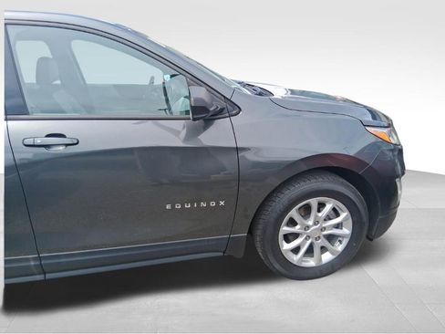 Used 2019 Chevrolet Equinox LS FWD image 3