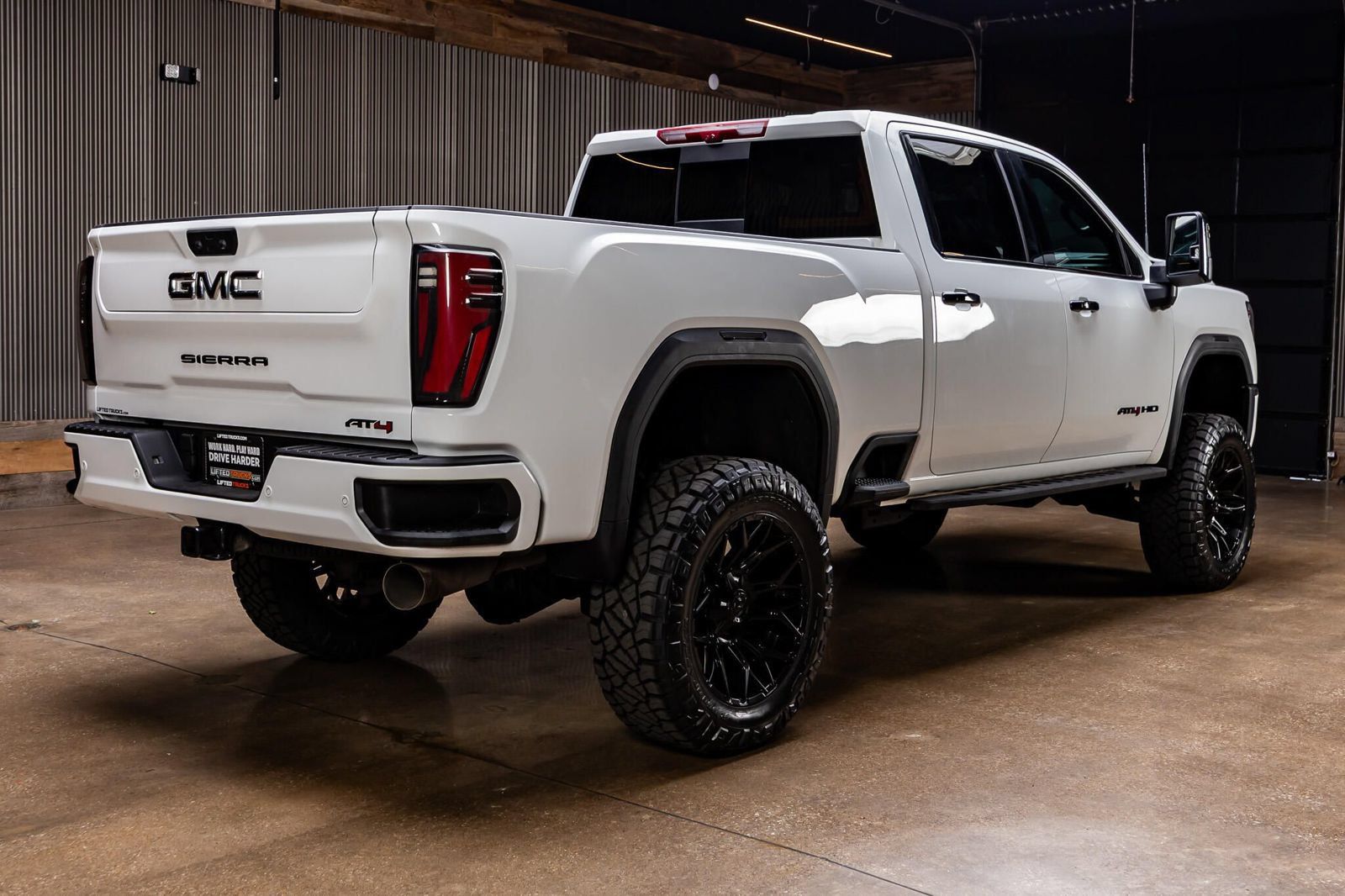Used 2025 GMC Sierra 2500 AT4 w/ AT4 Premium Plus Package AWD/4WD image 10