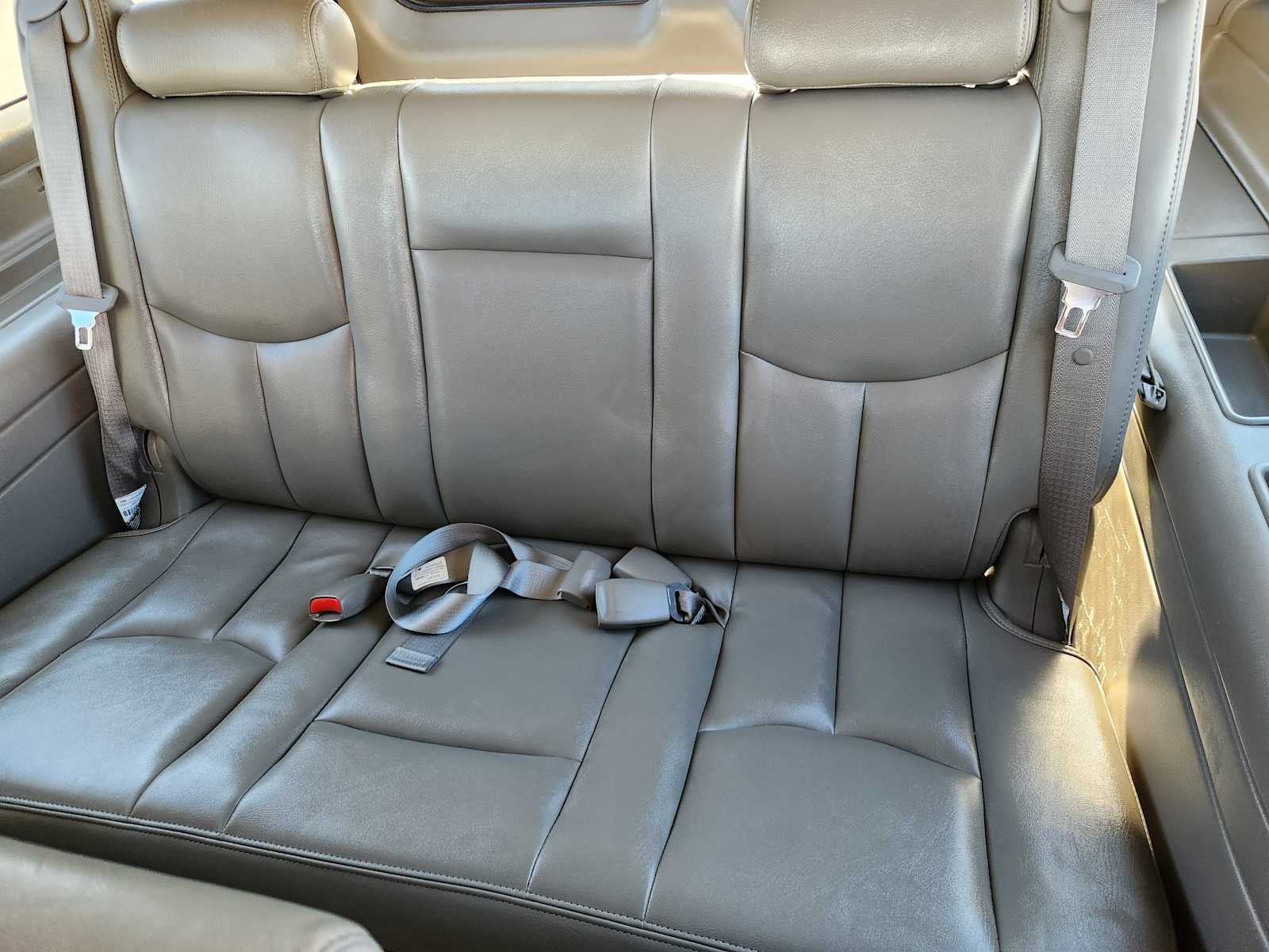 Used 2005 Chevrolet Suburban 2500 LT w/ Preferred Equipment Group AWD/4WD image 10