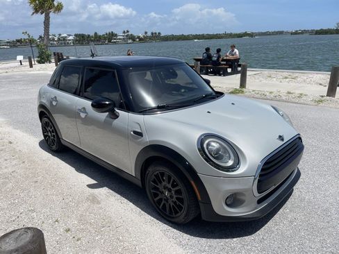 Used 2020 MINI Cooper 4-Door Hardtop w/ Storage Package FWD image 34