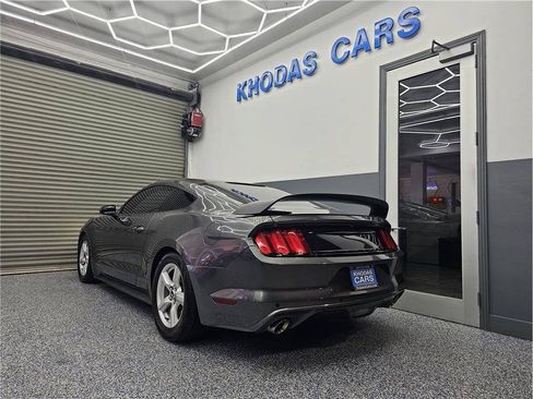 Used 2016 Ford Mustang Coupe RWD image 3