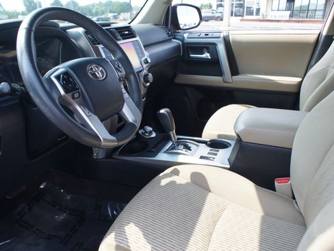 Used 2020 Toyota 4Runner SR5 AWD/4WD image 12