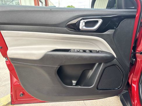 Used 2025 Jeep Compass Limited AWD/4WD image 18