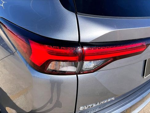 Used 2023 Mitsubishi Outlander SEL image 28