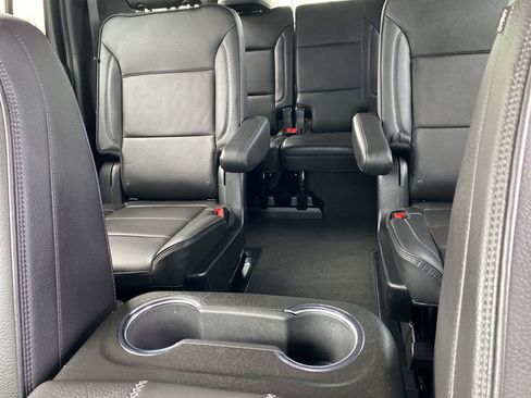 Used 2025 GMC Yukon XL Denali AWD/4WD image 24