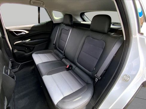Used 2024 Chevrolet Trax LT w/ LT Convenience Package FWD image 21