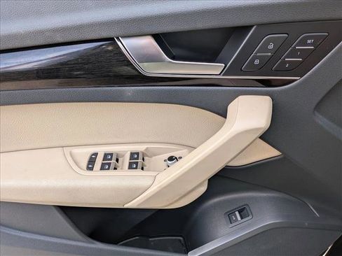 Used 2019 Audi Q5 2.0T Premium w/ Convenience Package image 14