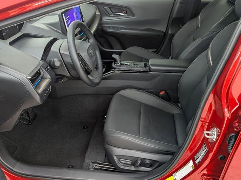 Used 2025 Toyota Prius Limited image 5