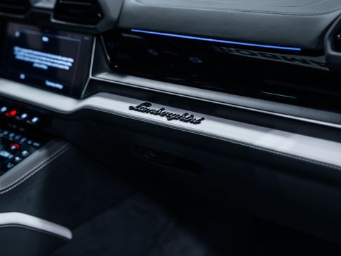 Used 2025 Lamborghini Urus SE image 20