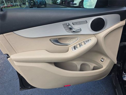 Used 2022 Mercedes-Benz GLC 300 4MATIC image 13