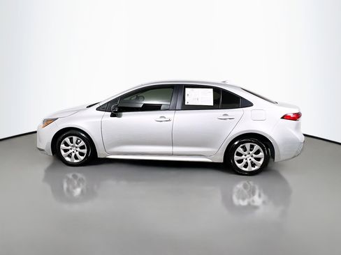 Used 2025 Toyota Corolla LE image 9
