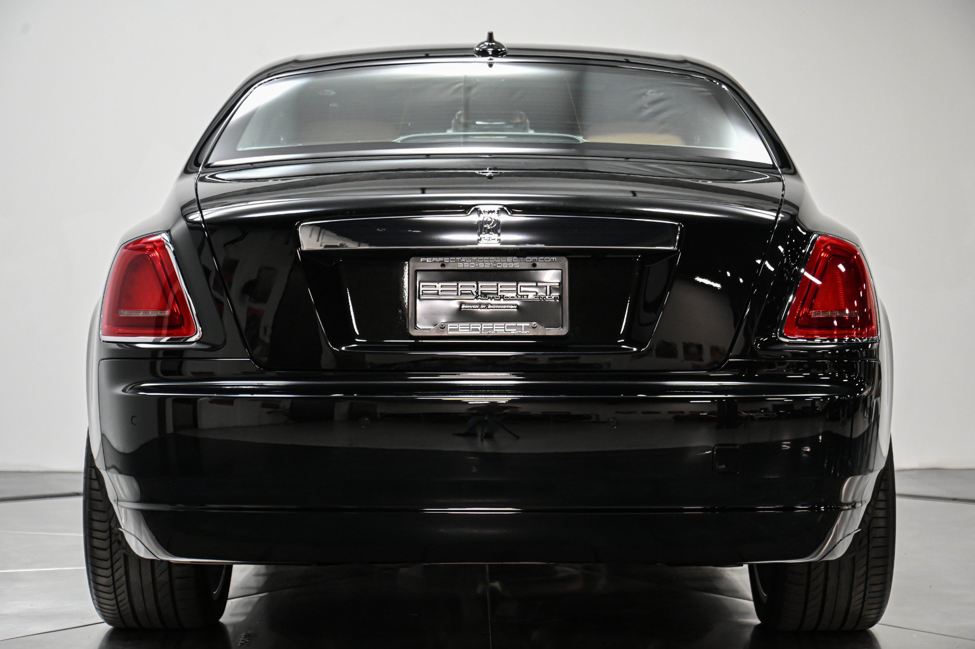 Used 2015 Rolls-Royce Ghost RWD image 17