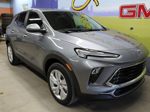 Used 2024 Buick Encore GX Preferred w/ Comfort Package AWD/4WD image 3