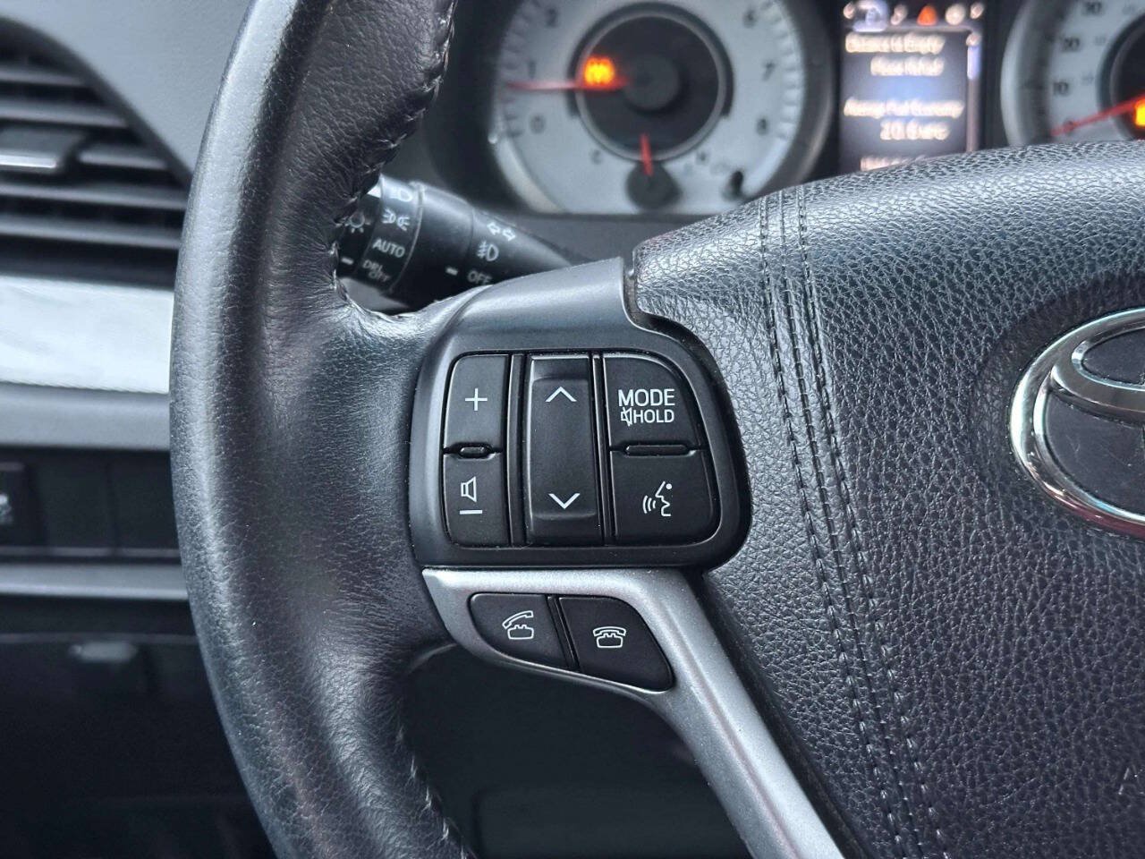 Used 2015 Toyota Sienna SE FWD image 27