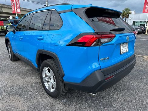 Used 2021 Toyota RAV4 XLE w/ Convenience Package FWD image 4