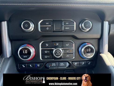Used 2024 GMC Yukon XL SLT AWD/4WD image 7