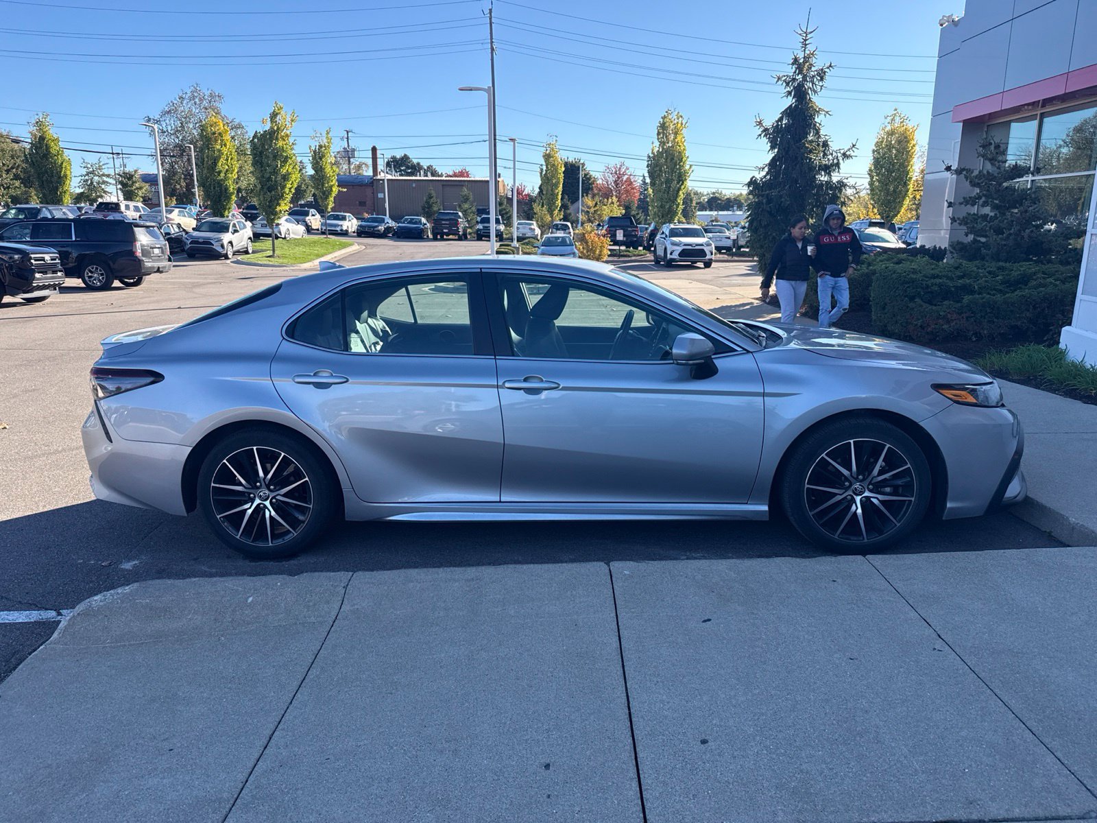 Used 2024 Toyota Camry SE FWD image 8