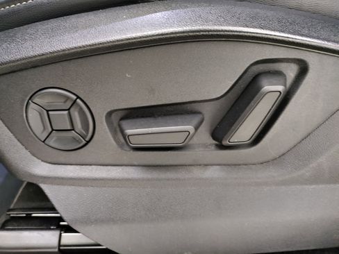 Used 2019 Audi Q8 Premium w/ Convenience Package image 12