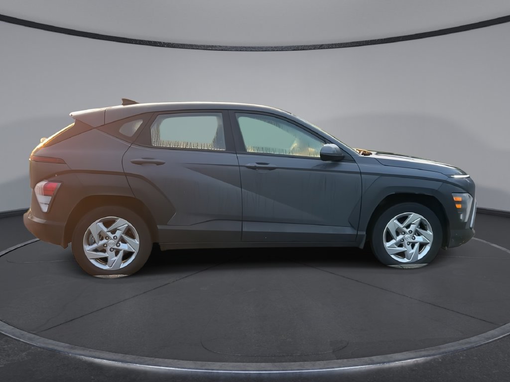 Used 2024 Hyundai Kona SE FWD image 9