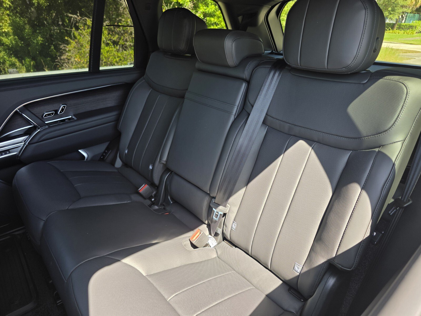 New 2026 Land Rover Range Rover Long Wheelbase SE AWD/4WD image 13